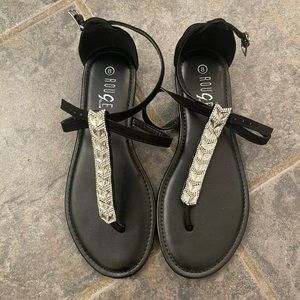 Rouge size 8 black sandals
